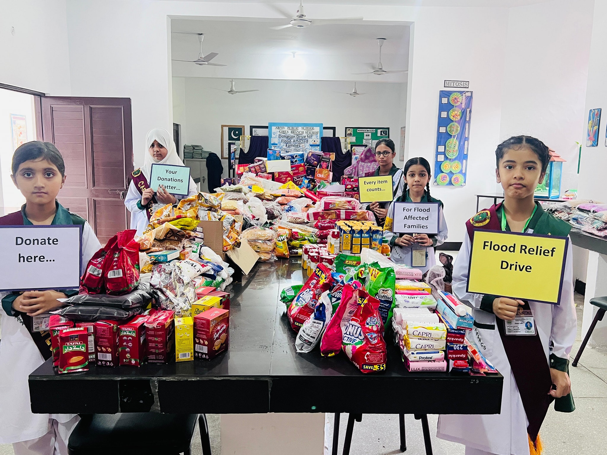 Students working Donate Food